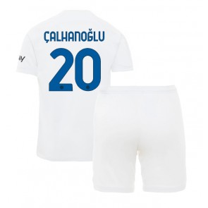 Inter Milan Hakan Calhanoglu #20 Udebanesæt Børn 2023-24 Kort ærmer (+ korte bukser)